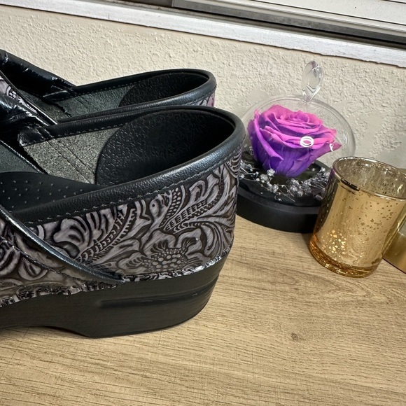 Dansko Professional Slip-On Clogs Color Black Antique Tooled size 9.5 - … - Picture 5 of 11